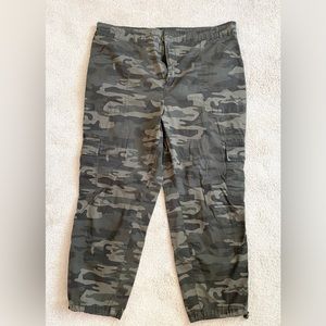 Social Standard Camo Cargo Crops XXL